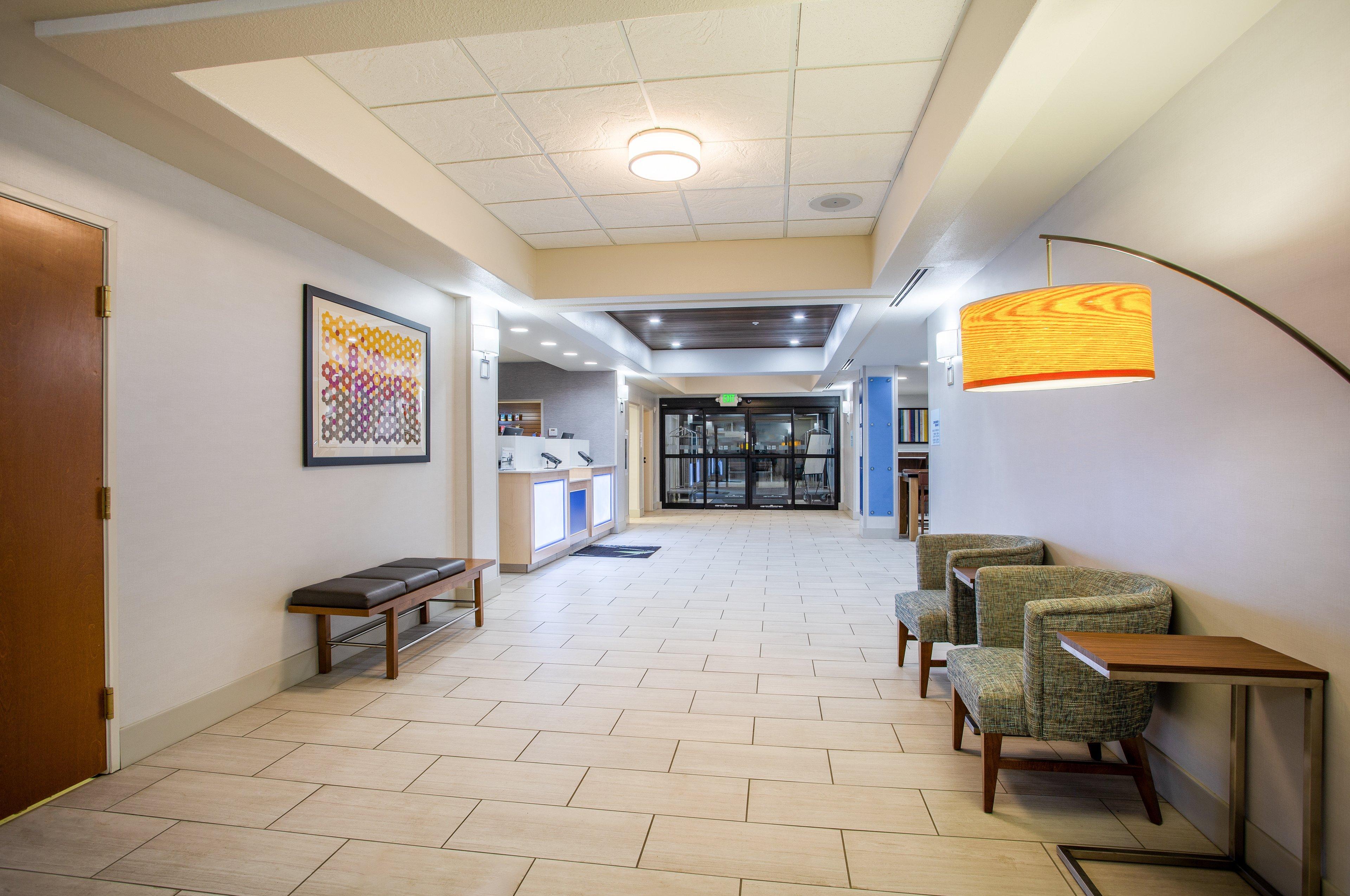 Holiday Inn Express Hotel & Suites Lewisburg By Ihg Exterior photo