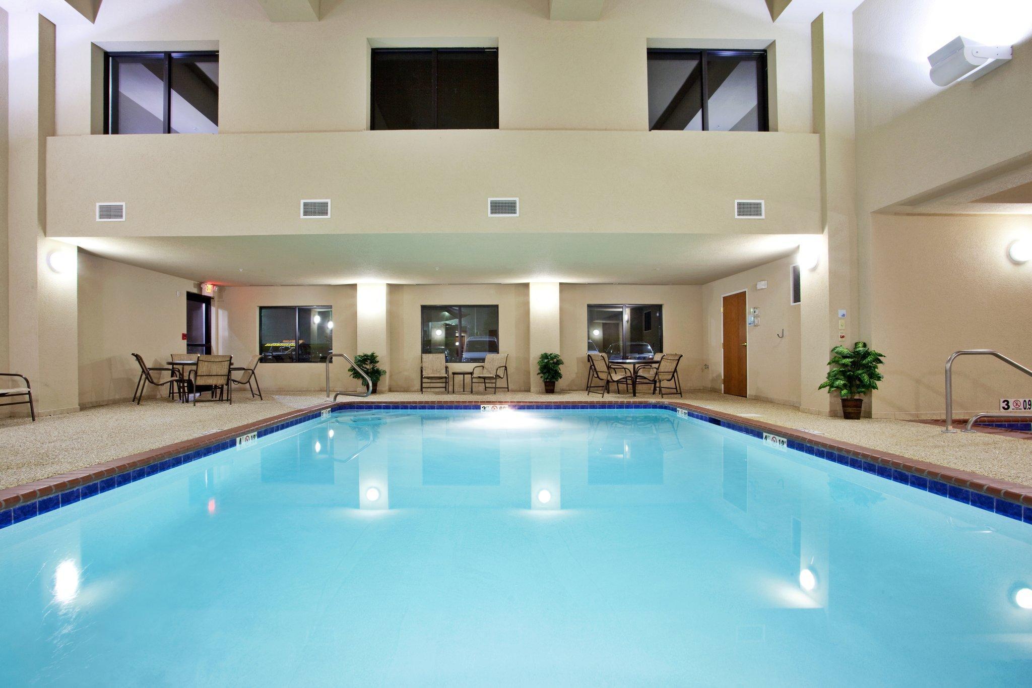 Holiday Inn Express Hotel & Suites Lewisburg By Ihg Exterior photo